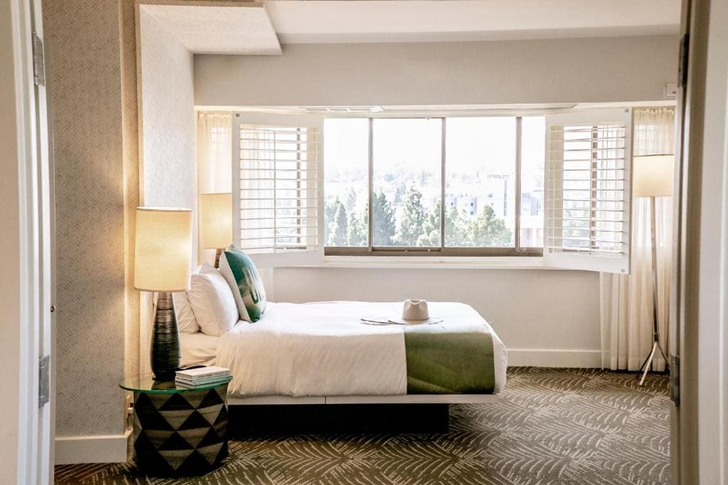 Wow One-Bedroom Hospitality King Suite room - Image 2