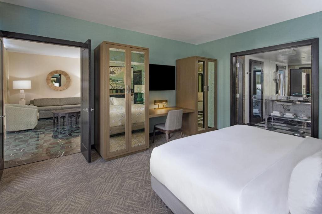 One-Bedroom Large Supreme King Suite room - Image 1