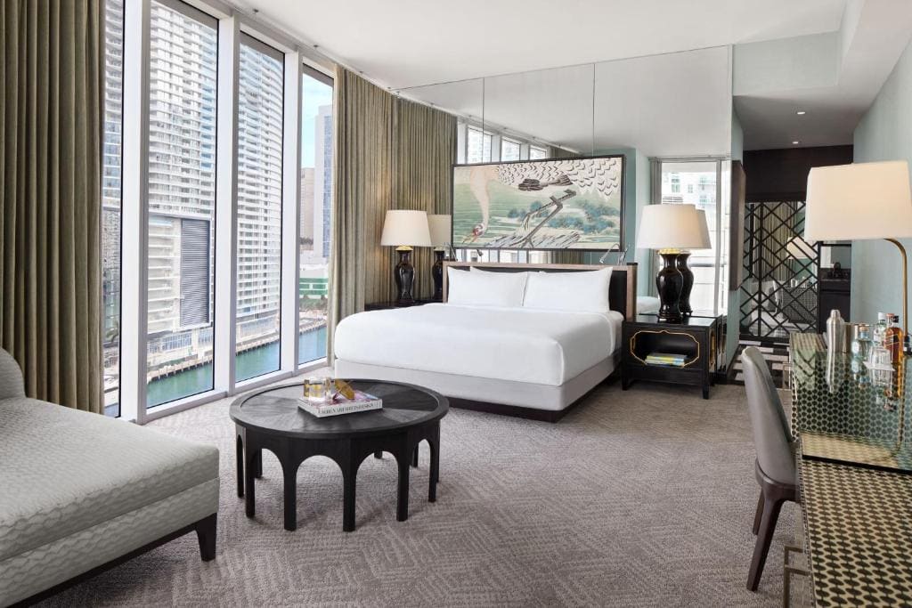 Premier King Studio Suite with Balcony - Corner room - Image 1