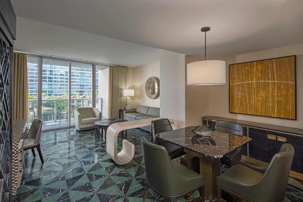 One-Bedroom Large Supreme King Suite room - Image 2