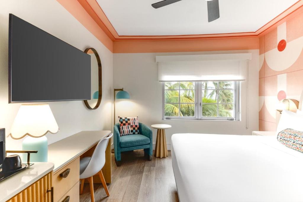 Deluxe King Room with Ocean View room - Image 2