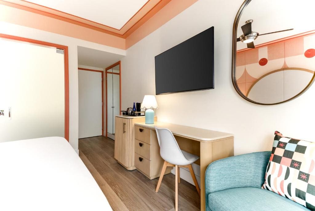 Deluxe King Room with Ocean View room - Image 1