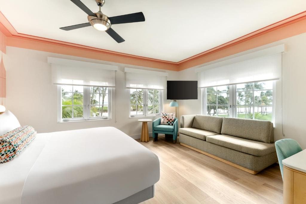 Waldorf Towers Suite room - Image 2