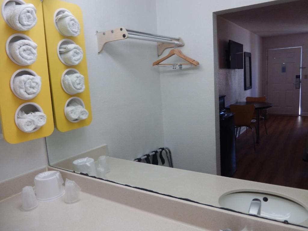 Deluxe Double Room - Non-Smoking room - Image 3