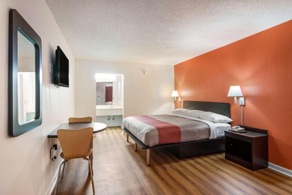 Deluxe King Room - Non-Smoking room - Image 1