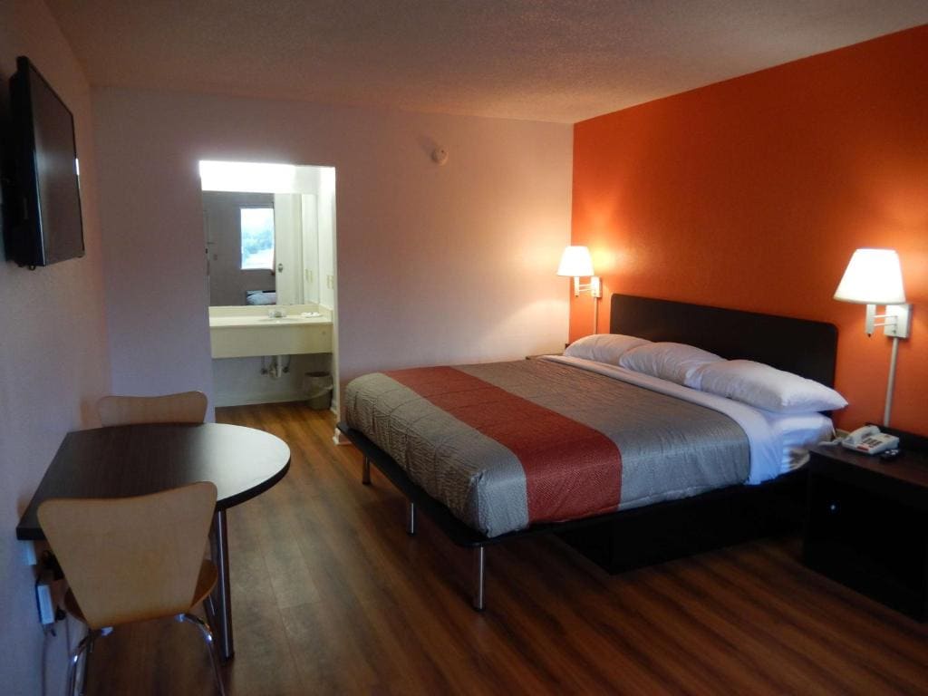Deluxe King Room - Non-Smoking room - Image 2