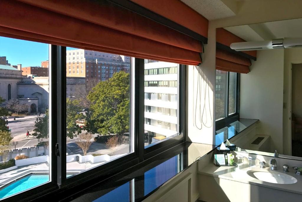 Premier King Room with Balcony room - Image 2
