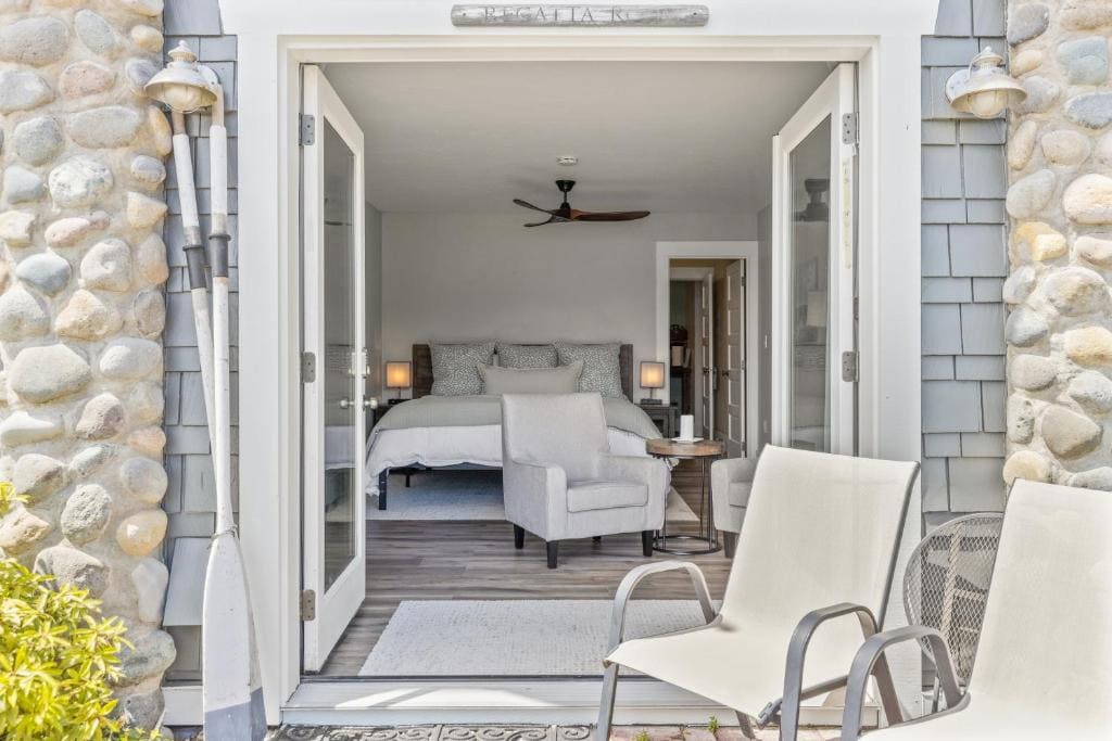Superior King Room with Sea View room - Image 3
