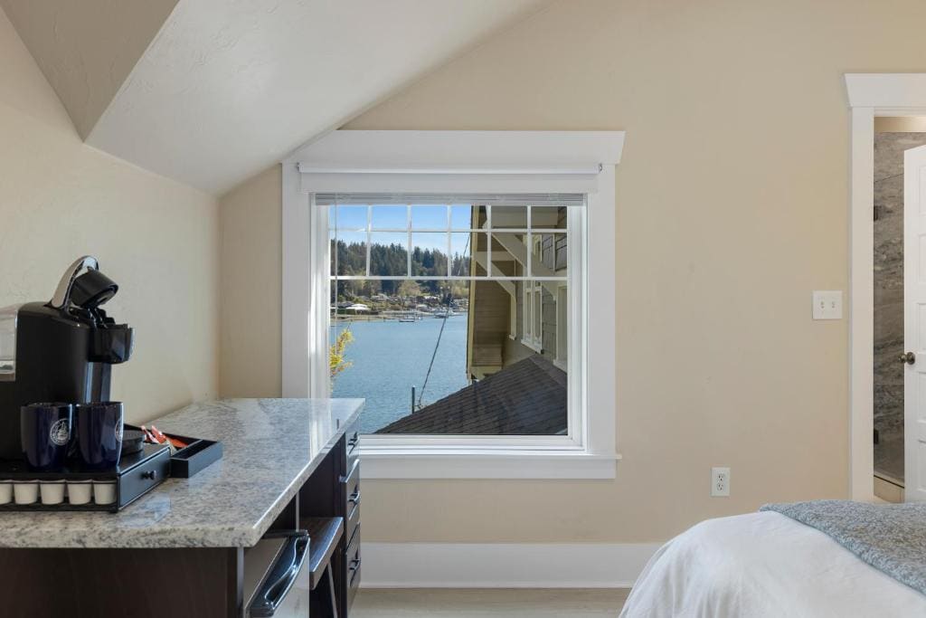 King Room, Partial Sea View room - Image 3