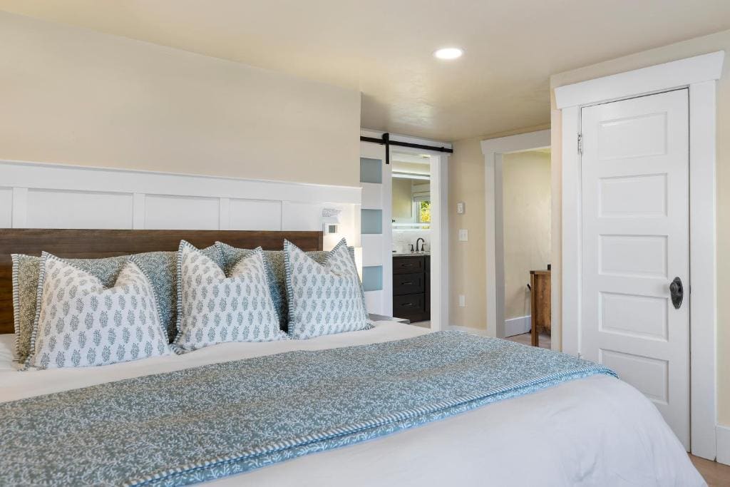Deluxe Double Room with Sea View room - Image 2