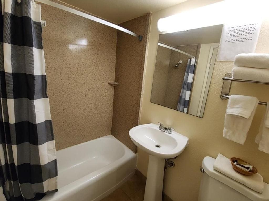 Deluxe King Room room - Image 2