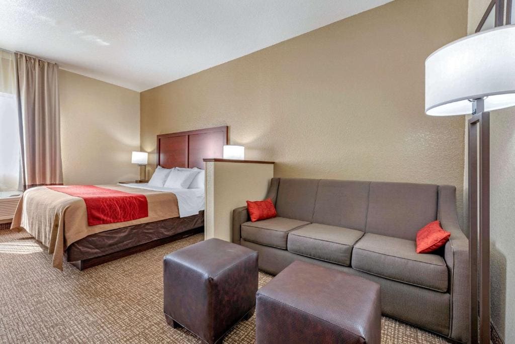 King Suite - Non-Smoking room - Image 2
