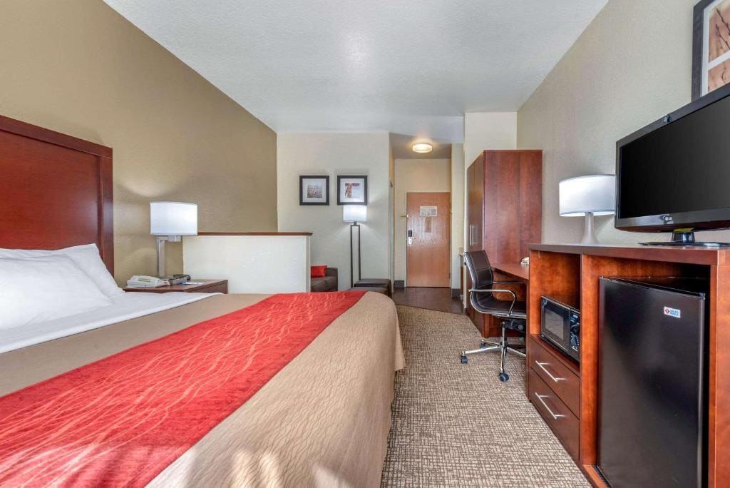 King Suite - Non-Smoking room - Image 3