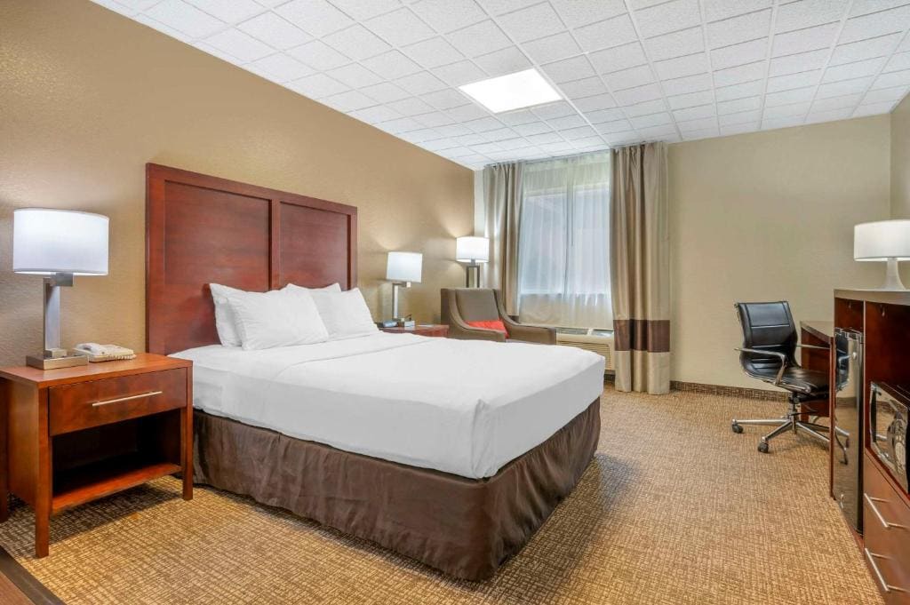 Queen Room - Non-Smoking room - Image 1