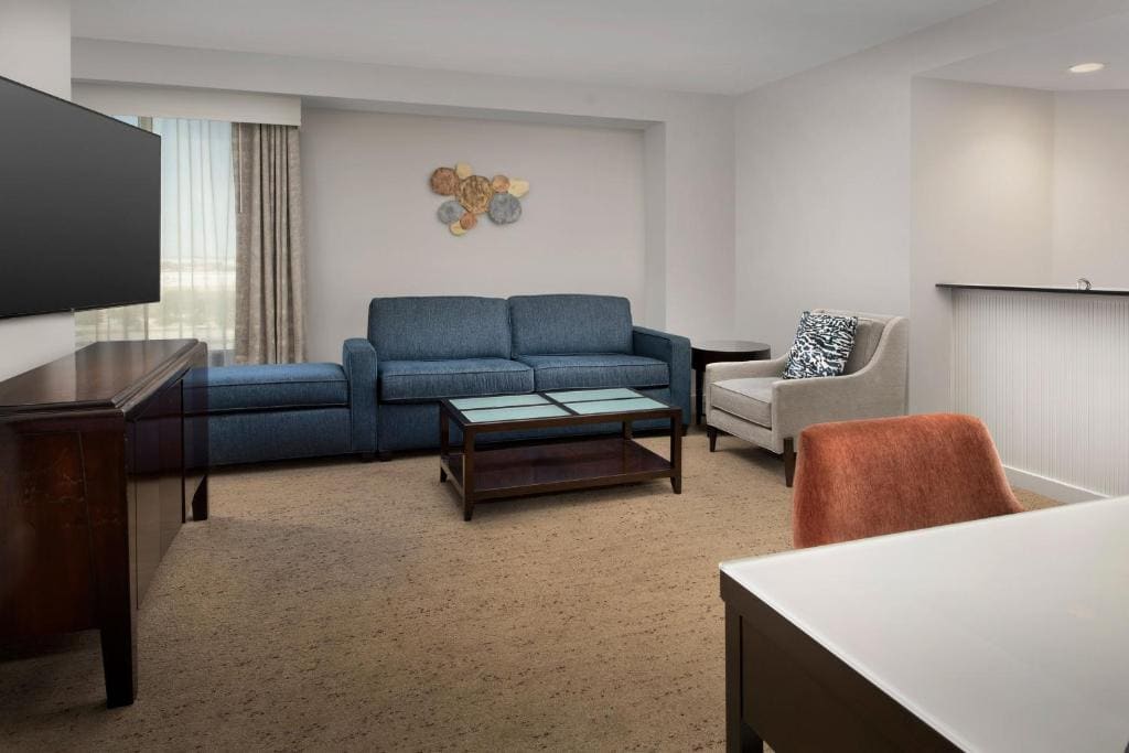 Suite, 1 King room - Image 2