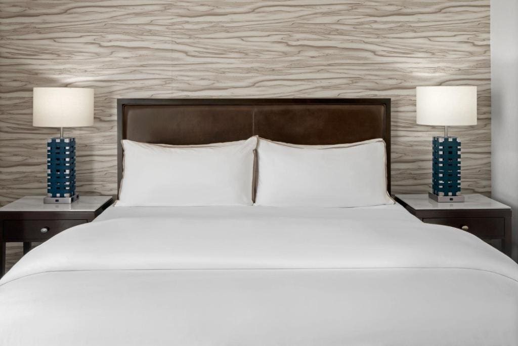 Executive level, Guest room, 1 King, High floor room - Image 1