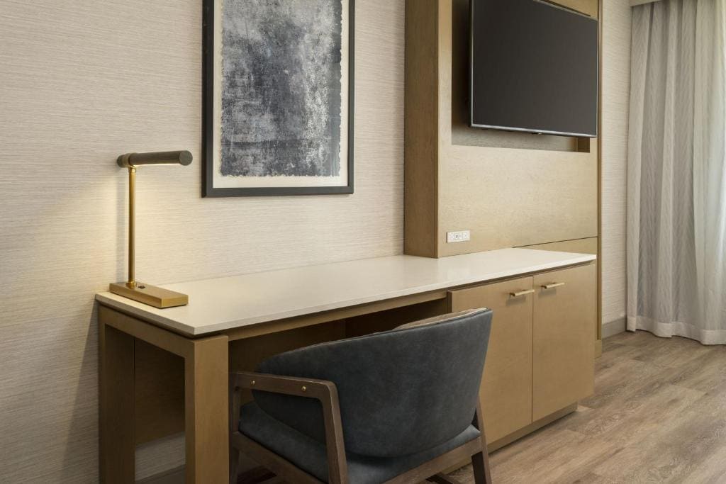 Queen Room with Two Queen Beds with Mountain View room - Image 3