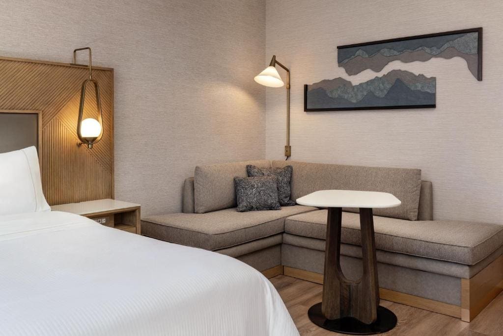 Deluxe King Room with City View room - Image 2