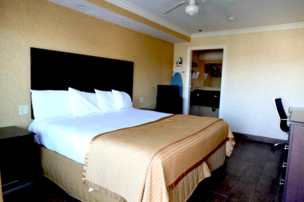 Standard King Room - Non-Smoking room - Image 2