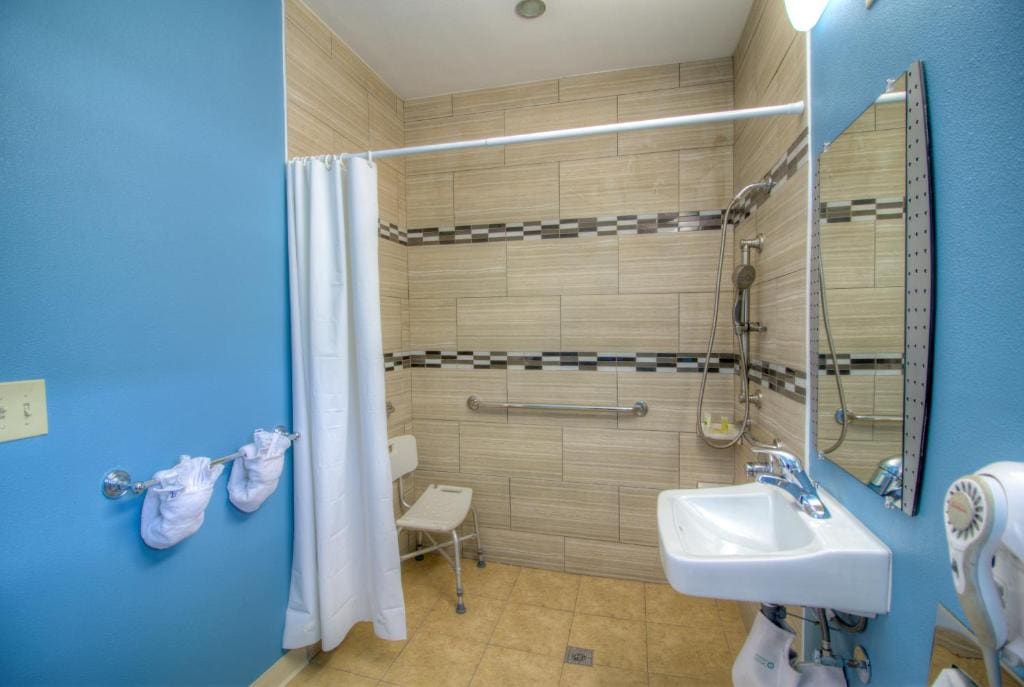 Queen Room - Disability Access room - Image 3