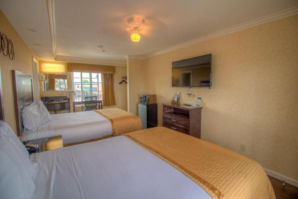 Family Room room - Image 2