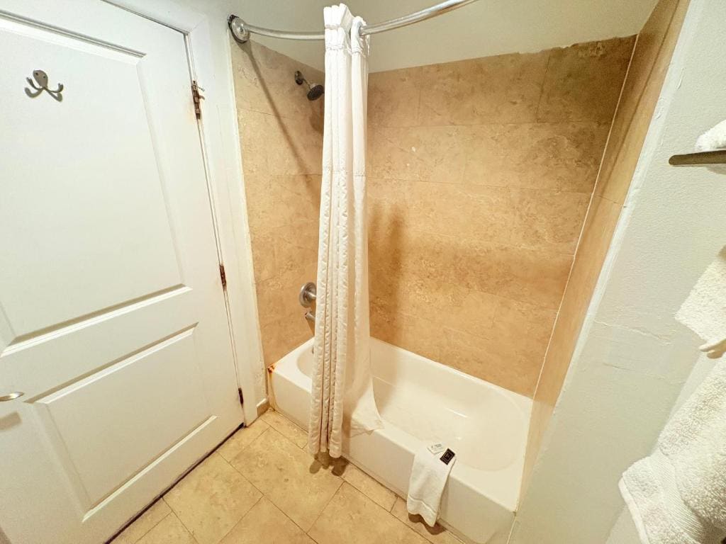 Queen Beds with Kitchenette room - Image 2