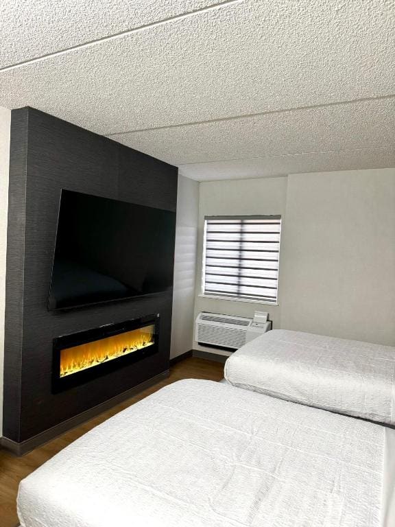 Double Room with Private Bathroom room - Image 3