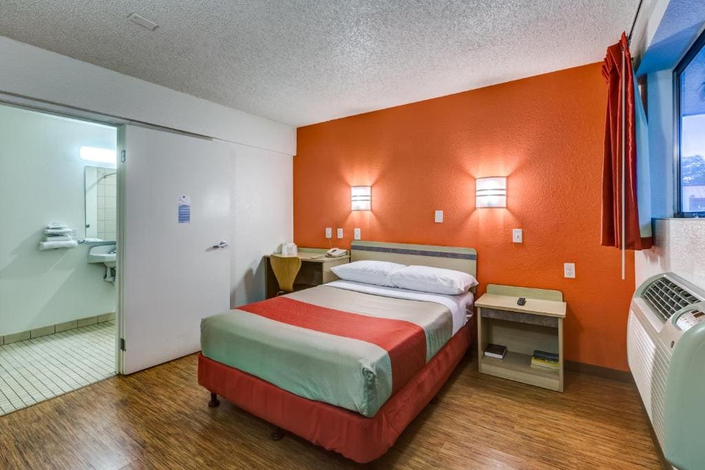 Double Room - Disability Access - Non-Smoking room - Image 3
