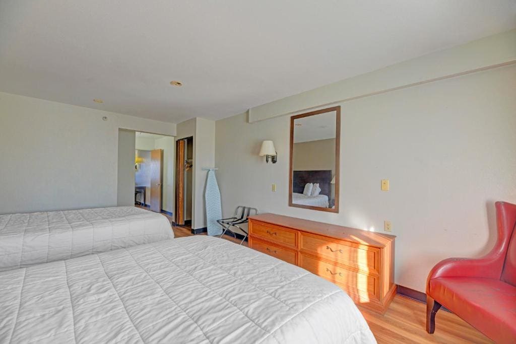 2 Queen Beds Suite Non-Smoking room - Image 1