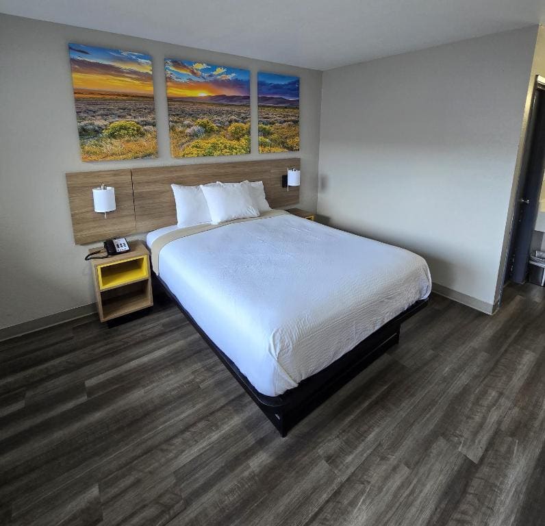 Queen Room - Non-Smoking room - Image 2