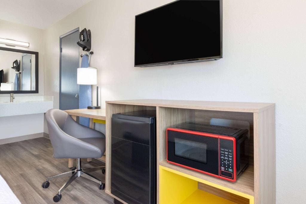 King Room - Non-Smoking room - Image 2