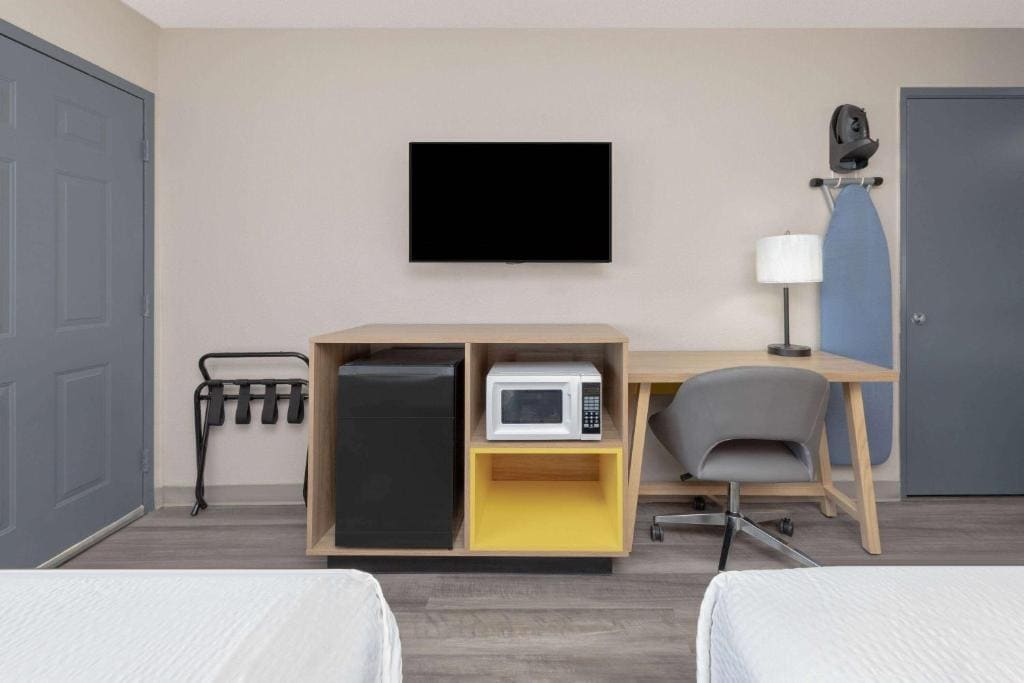 Double Room with Two Double Beds - Non-Smoking room - Image 3