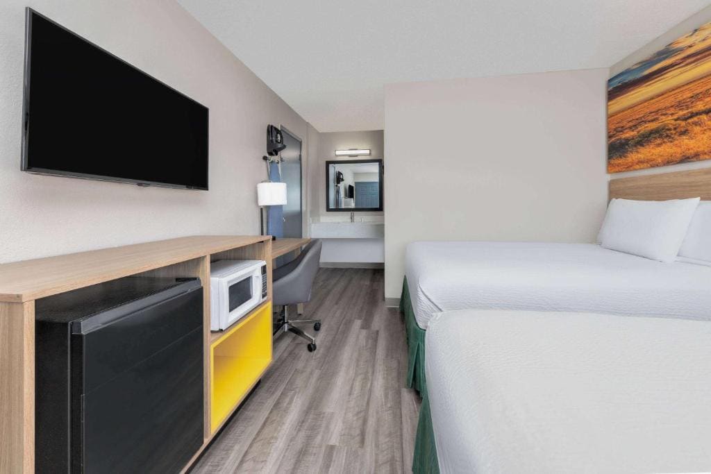 Double Room with Two Double Beds - Non-Smoking room - Image 1