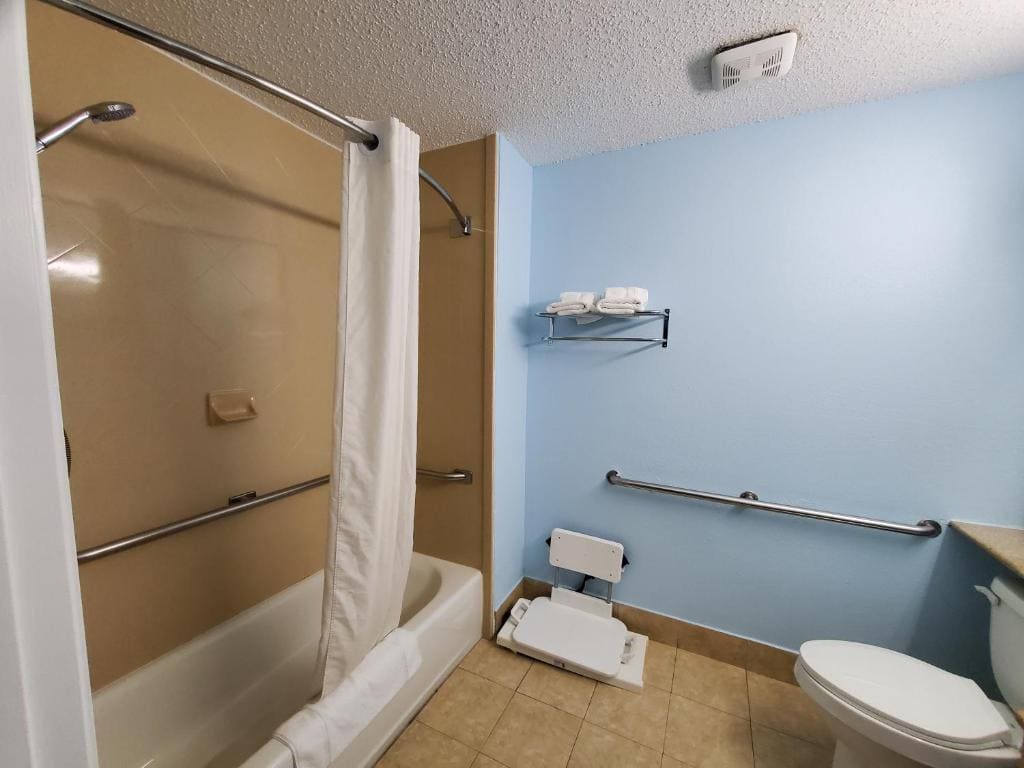 Queen Room - Disability Access room - Image 1