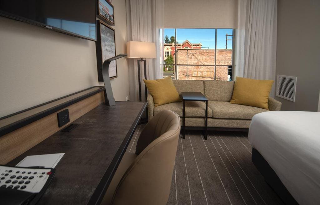 Deluxe King Room room - Image 1