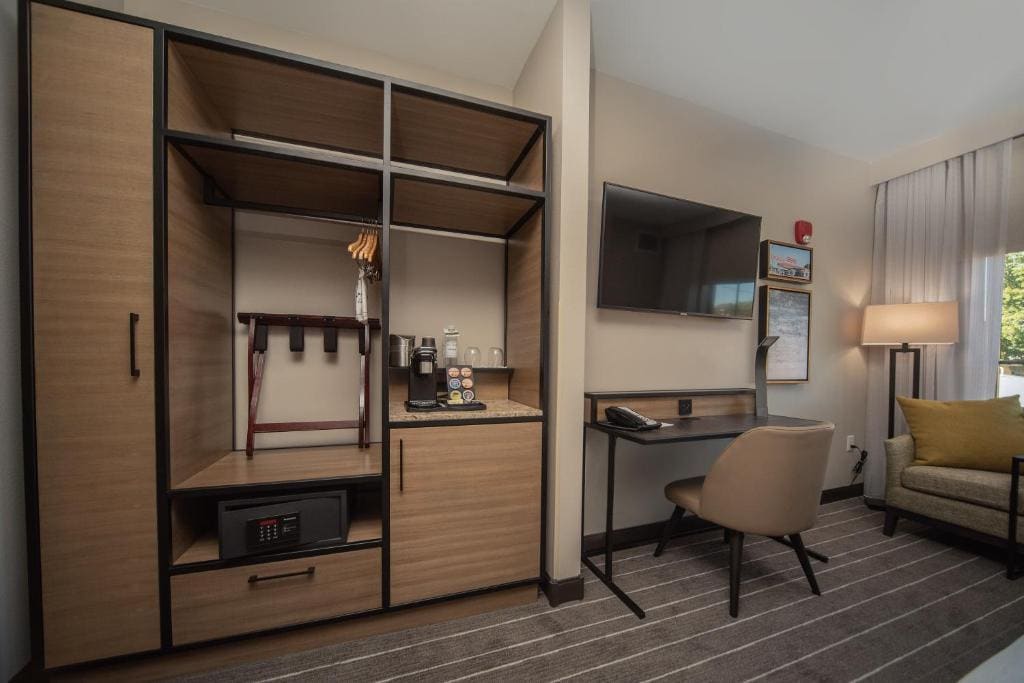 Deluxe King Room room - Image 2
