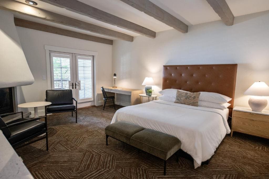 Deluxe One King Bed with Fireplace room - Image 1