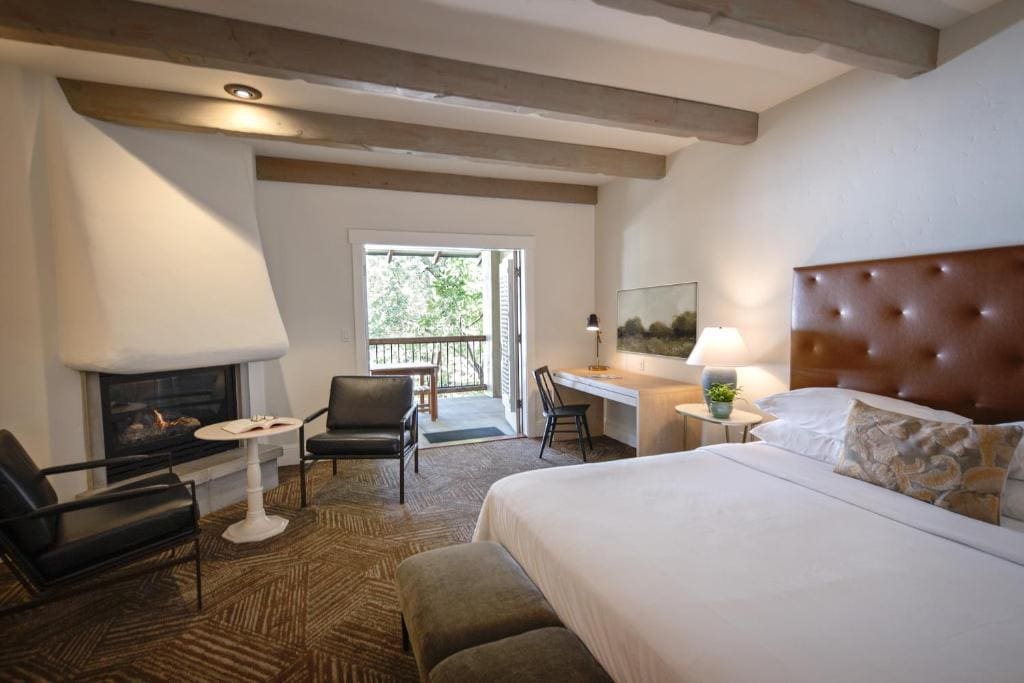 Deluxe One King Bed with Fireplace room - Image 2