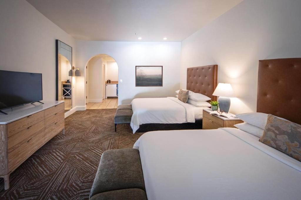 Queen Room with Two Queen Beds - Disability Access room - Image 2