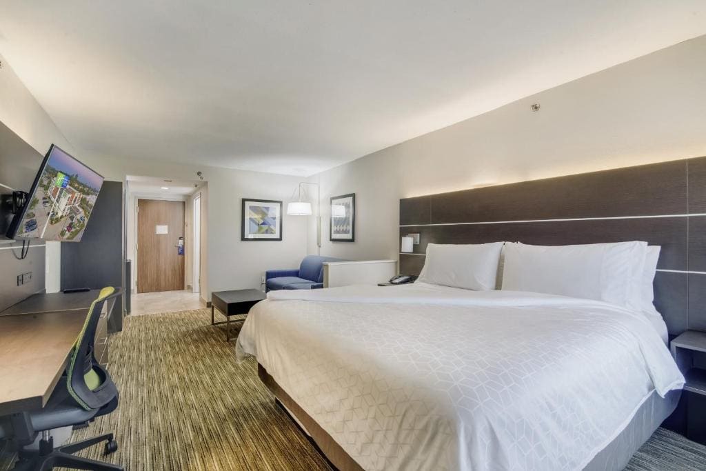 King Suite - Non-Smoking room - Image 1