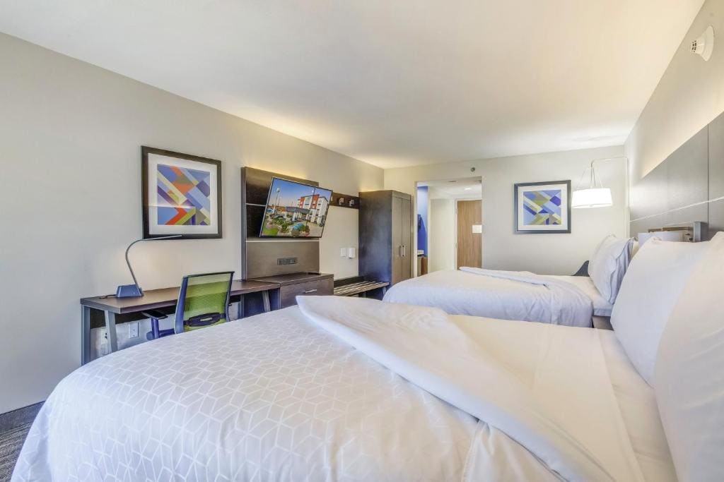Standard Queen Room with Two Queen Beds and Mobility Accessible Tub room - Image 1