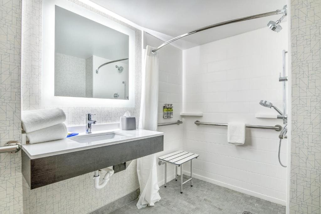 King Room - Mobility Access/Hearing Accessible room - Image 1