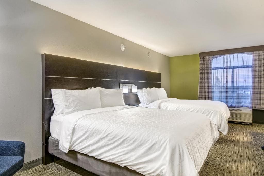 Standard Queen Room with Two Queen Beds room - Image 1