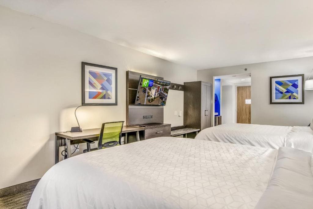 Standard Queen Room with Two Queen Beds room - Image 2