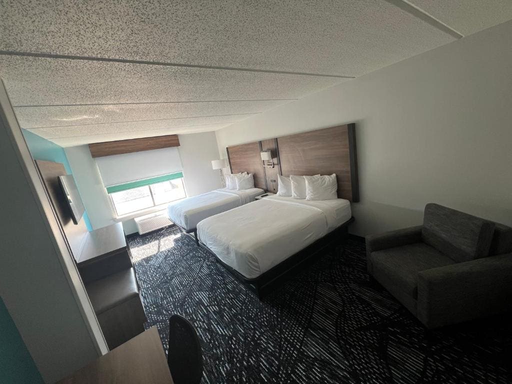 Double Room with Two Double Beds - Mobility Access/Non-Smoking room - Image 1
