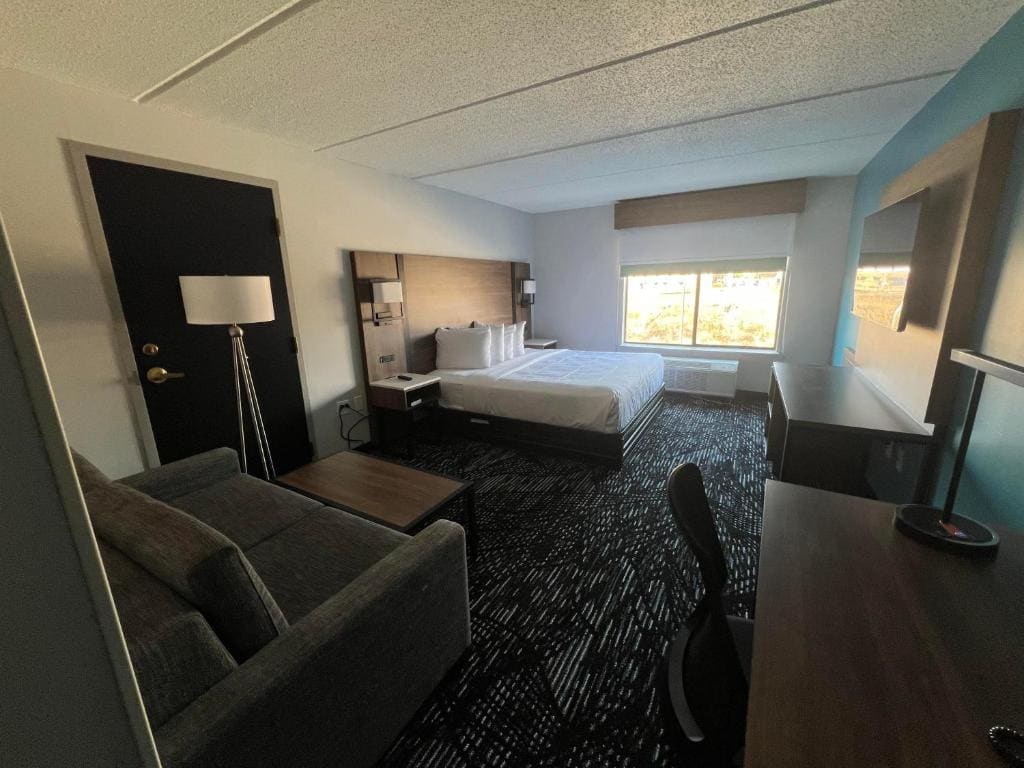 King Room - Disability Access - Non-Smoking room - Image 1