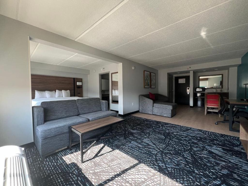 King Suite - Non-Smoking room - Image 2