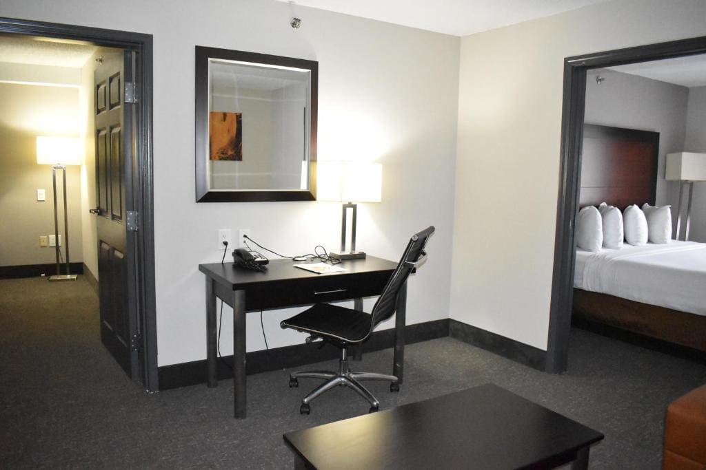 Two-Bedroom Premium Suite - Non-Smoking room - Image 2
