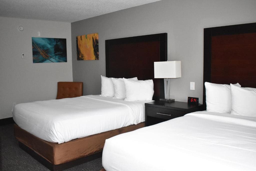 Queen Room with Two Queen Beds - Mobility Access/Non-Smoking room - Image 1