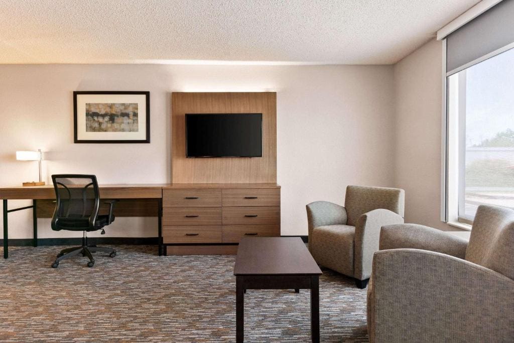 King Studio Suite - Non-Smoking room - Image 3